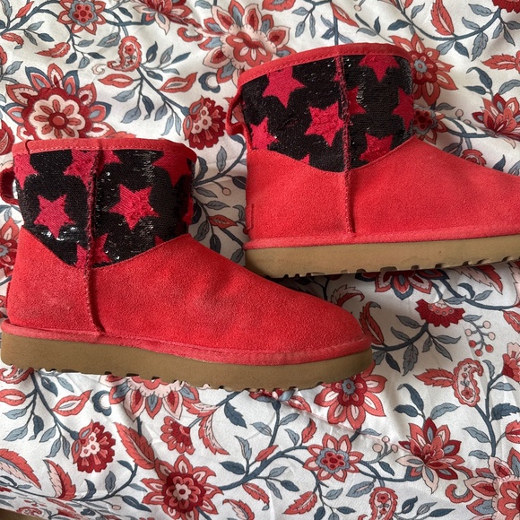 Uggs - Picture 1 of 3